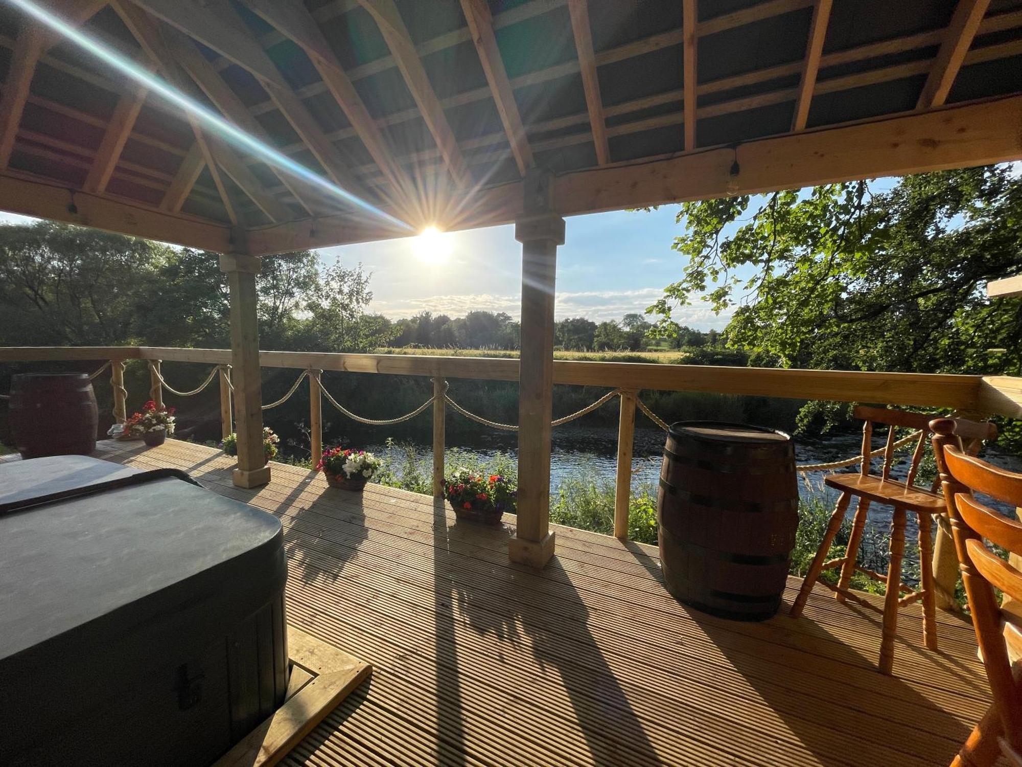 Luxury Accommodation In County Antrim With Riverside Hot Tub Kells Kültér fotó